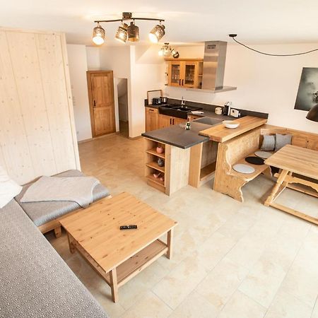 Ferienwohnungen "Zur Wally", Apartment Sauba Garmisch-Partenkirchen Eksteriør billede