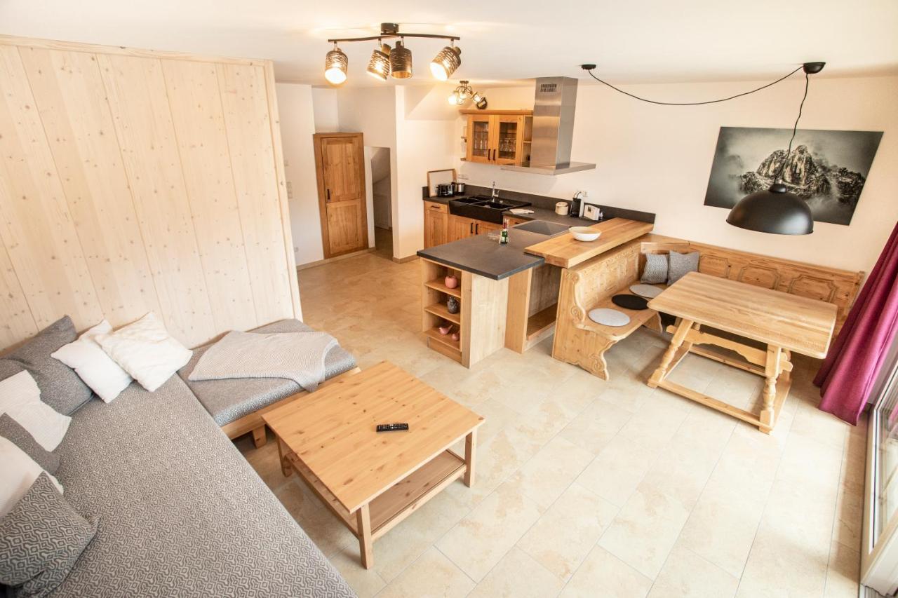 Ferienwohnungen "Zur Wally", Apartment Sauba Garmisch-Partenkirchen Eksteriør billede